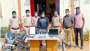 98 हजार रुपए नकली नोट के साथ एक युवक गिरफ्तार Chhattisgarh Crimes