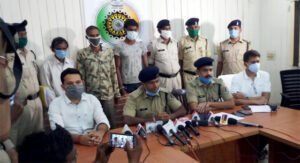 गुल्लू शराब दुकान में ढ़ाई माह पहले हुई थी 9 लाख रुपए की लूट, तीन आरोपी गिरफ्तार Chhattisgarh Crimes