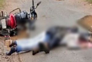 सड़क हादसे में 2 युवकों की हुई मौत, तेज रफ्तार बाइक ट्रक से टकरायी, एक युवक गंभीर रूप से जख्मी Chhattisgarh Crimes