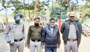 फ्लैट दिलाने के नाम पर लोगो से की थी 54 लाख की धोखाधड़ी, बिल्डर गिरफ्तार Chhattisgarh Crimes