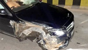 सुबोध सिंघानिया के बेटे की मर्सिडीज ने टीयूवी कार को मारी टक्कर, गाड़ी के उड़े परखच्चे, नहीं दर्ज कराई गई एफआईआर Chhattisgarh Crimes