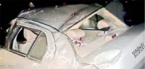 शादी कार्यक्रम से लौट रहे दंपती की कार हुई दुर्घटनाग्रस्त, मौक़े पर महिला की मौत, पति की हालत गंभीर Chhattisgarh Crimes