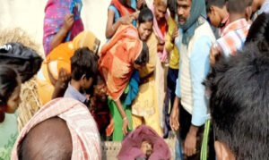 आधी रात प्रेमिका से मिलने पहुंचा था युवक, चोर समझ घरवालों ने पीट-पीटकर मार डाला Chhattisgarh Crimes