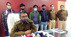 कोतवाली पुलिस की कार्यवाही; कपूर की सप्लाई के नाम पर 1 लाख 86 हजार की ठगी व पर्स से 90 हजार चुरा कर फरार आरोपी दिल्ली से पकड़े गए Chhattisgarh Crimes