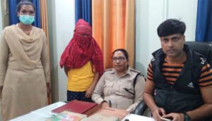 रेप केस में फंसा देने की धमकी देकर युवती ने वसूले लाखों रुपए, कंगाल हुए आशिक ने दर्ज कराया मामला दर्ज, युवती गिरफ्तार Chhattisgarh Crimes