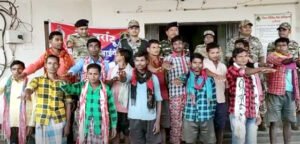 1-1 लाख इनामी सहित 14 नक्सलियों ने किया आत्मसमर्पण Chhattisgarh Crimes