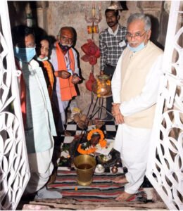 सीएम भूपेश बघेल ने कर्णेश्वर धाम में की पूजा अर्चना Chhattisgarh Crimes