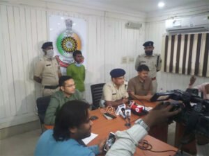 भगवान दिखाने के नाम पर ठगी करने वाला गिरफ्तार, रायपुर में महिलाओं को बनाये थे अपना शिकार Chhattisgarh Crimes