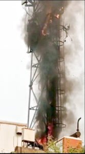 आवासीय भवन के ऊपर लगे मोबाइल टावर में लगी आग Chhattisgarh Crimes