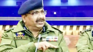 जम्मू-कश्मीर के DGP दिलबाग सिंह ने कहा- ड्रोन का IED बम के तौर पर इस्तेमाल, 5-6 किलो का एक और बम बरामद; भीड़ में धमाके की थी साजिश Chhattisgarh Crimes