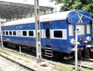 रायपुर रेलवे स्टेशन के बाहर कोच में खुलेगा रेस्त्रा, कुली की वेशभूषा में वेटर परोसेंगे खाना Chhattisgarh Crimes