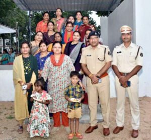 पुलिस परिवार से रूबरू हुए एसपी पारुल माथुर Chhattisgarh Crimes