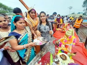 हवन-पूजा के बाद शुरू हुआ गणेश प्रतिमाओं के विसर्जन की प्रक्रिया Chhattisgarh Crimes