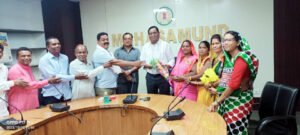 सर्व आदिवासी समाज के प्रतिनिधि मंडल ने कलेक्टर से भेंट कर आदिवासी बाहुल्य ग्रामों में वन अधिकार पट्टे के लिए विशेष शिविर लगाने की मांग की Chhattisgarh Crimes