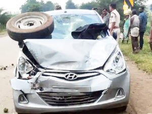 सड़क हादसे में महिला के हुए दो टुकड़े, गुस्साए लोगों ने कर में की तोड़फोड़ Chhattisgarh Crimes