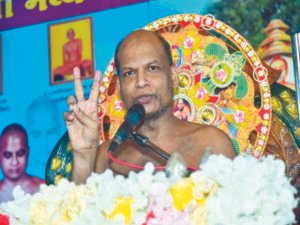 इंदौर में जैन संत विमद सागर महाराज का शव धर्मशाला में पंखे से लटका मिला, पुलिस ने कहा- मामला संदिग्ध Chhattisgarh Crimes