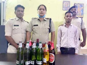 शराब पिलाते ढाबा मैनेजर गिरफ्तार, संचालक फरार Chhattisgarh Crimes