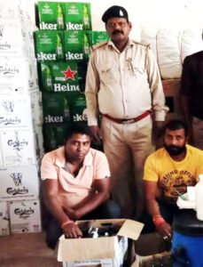 शराब दुकान में पदस्थ 2 कर्मचारियों को नौकरी से निकालने का आदेश, पकड़ाई मिलावटी शराब Chhattisgarh Crimes