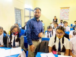 गरियाबंद कलेक्टर ने किया आत्मानंद इंग्लिश मीडियम स्कूल का निरीक्षण Chhattisgarh Crimes