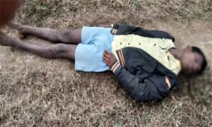नक्सलियों ने मुखबिरी के शक में युवक को पीट-पीटकर मार डाला Chhattisgarh Crimes