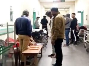 कोरबा में घर में घुसकर बदमाशों ने महिला के चेहरे पर गोली मारी, फिर बाइक पर बैठकर भाग निकले Chhattisgarh Crimes