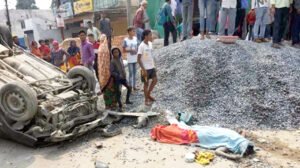 तेज रफ्तार कार ने 8 मजदूरों को रौंदा, एक की मौत Chhattisgarh Crimes