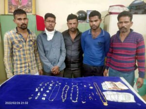सूने मकानों का ताला तोड़कर चोरी करने वाले 5 आरोपी गिरफ्तार Chhattisgarh Crimes
