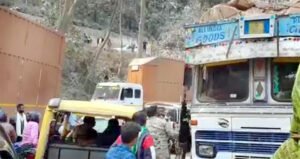 केशकाल घाट में लगा जाम, कई भारी-भरकम वाहन फंसे Chhattisgarh Crimes