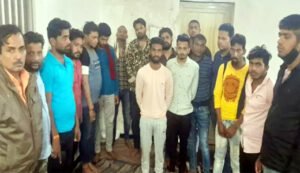 गुढ़ियारी इलाके में सायबर सेल ने की कार्रवाई, 4 लाख कैश के साथ 17 जुआरी गिरफ्तार Chhattisgarh Crimes