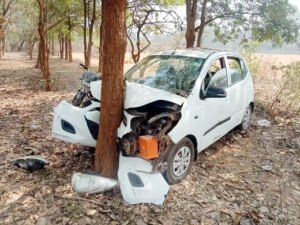 रविशंकर यूनिवर्सिटी मैदान में दर्दनाक हादसा; कार सीख रही युवती की लापरवाही से एक की मौत, तीन घायल Chhattisgarh Crimes