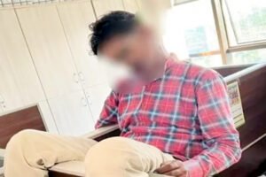 गर्लफ्रेंड को आई लव यू लिख कर वन विभाग के ड्राइवर ने लगाई फांसी Chhattisgarh Crimes