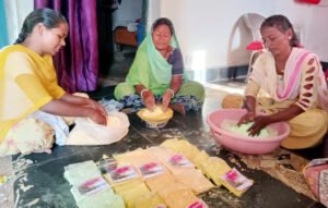 होली पर ब्रांडेड गुलाल को टक्कर देंगी ग्रामीण महिलाएं, स्वावलंबन की दिशा में बढ़ा रही कदम Chhattisgarh Crimes