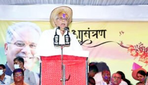 खुशियां बांटने से जीवन में भरते हैं खुशियों के रंग: भूपेश बघेल Chhattisgarh Crimes