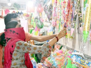 होली के अवसर पर चाइना पिचकारियों को रायपुर के बाजार की ना Chhattisgarh Crimes