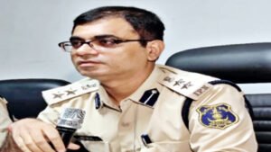 बिना वारंट जांच और मारपीट, 2 आरक्षक लाइन अटैच Chhattisgarh Crimes