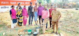 शोभा का सबसे पुराना हैंडपंप बिगड़ा, पानी के लिए 25 घरों में हाहाकार Chhattisgarh Crimes