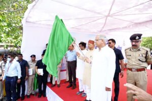 मुख्यमंत्री भूपेश बघेल ने हाईवे पेट्रोलिंग और मानव तस्करी की रोकथाम के लिए वाहनों को दिखाई हरी झण्डी Chhattisgarh Crimes