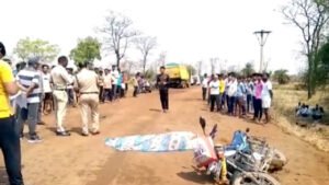 बलौदाबाजार में सड़क हादसे में महिला की मौत, आक्रोशित परिजन कर रहे प्रदर्शन Chhattisgarh Crimes