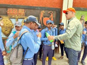 स्कूल बचाने राज्यपाल से मिले केशकाल के छात्र Chhattisgarh Crimes