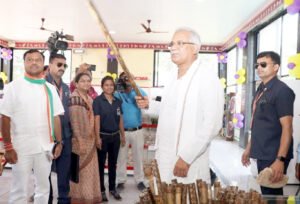 मुख्यमंत्री भूपेश बघेल ने शबरी बांसुरी की मधुर तान के साथ किया कोंडागांव सी-मार्ट का उद्घाटन Chhattisgarh Crimes