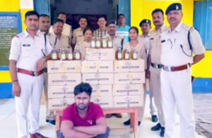 कार से ले जा रहा था 14 पेटी शराब, पुलिस ने आरोपी को घेराबंदी कर दबोचा Chhattisgarh Crimes
