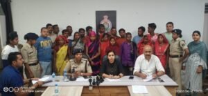 चलती बस में महिला गिरोह ने उड़ाई महिला के गले से चेन, बिलासपुर पुलिस ने 17 सदस्यीय गिरोह को धरदबोचा Chhattisgarh Crimes