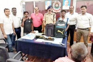 रेलवे प्लेटफार्म से 2 गांजा तस्कर गिरफ्तार, बैग में रखा था माल Chhattisgarh Crimes