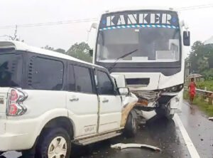 बस और स्कॉर्पियो की टक्कर में 5 लोगों की हालत गंभीर Chhattisgarh Crimes