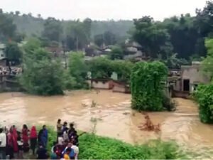 कोरबा में फूटी हसदेव बांगो परियोजना की नहर, तीन बस्तियां डूबीं Chhattisgarh Crimes