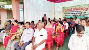 अनिश्चितकालीन हड़ताल का दूसरा दिन; छत्तीसगढ़ कर्मचारी अधिकारी फेडरेशन के द्वारा दो सूत्रीय मांगों को लेकर दिया जा रहा धरना Chhattisgarh Crimes