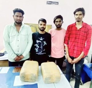 रायपुर रेलवे स्टेशन से 4 अंतर्राज्यीय गांजा तस्कर गिरफ्तार Chhattisgarh Crimes