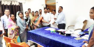 गरियाबंद जनपद सीईओ पर कार्यवाही नहीं होने पर भड़का आदिवासी समाज और सरपंच संघ Chhattisgarh Crimes