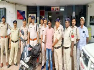 फेसबुक वाले प्यार के लिए महिला छोटे बच्चे और पति को छोड़ने के लिए थी तैयार, पर प्रेमी ने गला घोट कर दी हत्या Chhattisgarh Crimes