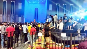 गायक जस मानक के कार्यक्रम में हंगामा, मची भगदड़, कई दर्शक हुए चोटिल Chhattisgarh Crimes